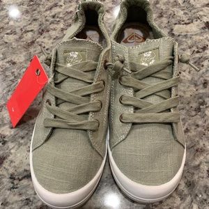 Brandnew Roxy banshore slip ons